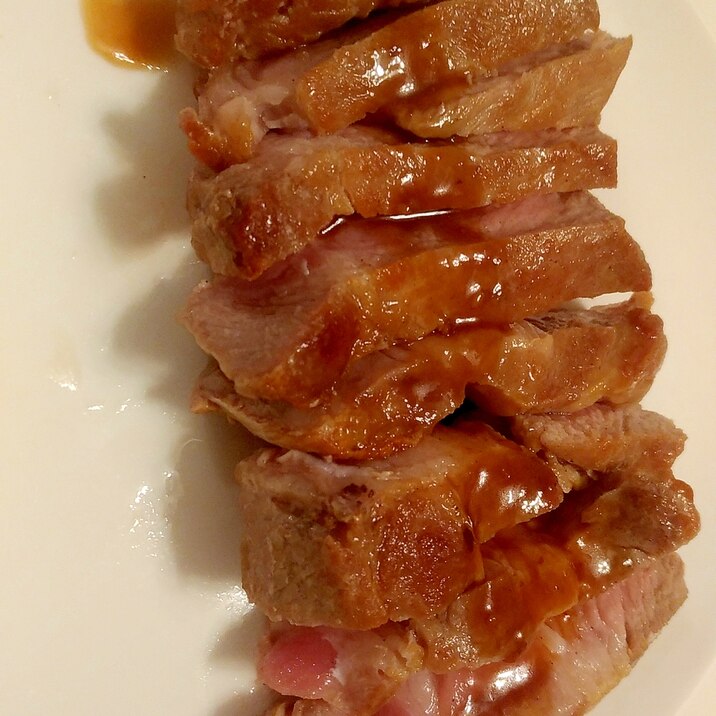 絶品☆焼き肉のタレで☆豚かたまり肉のステーキ